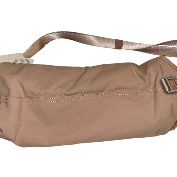 Lululemon on my level Bag NWT - Picture 3 of 4